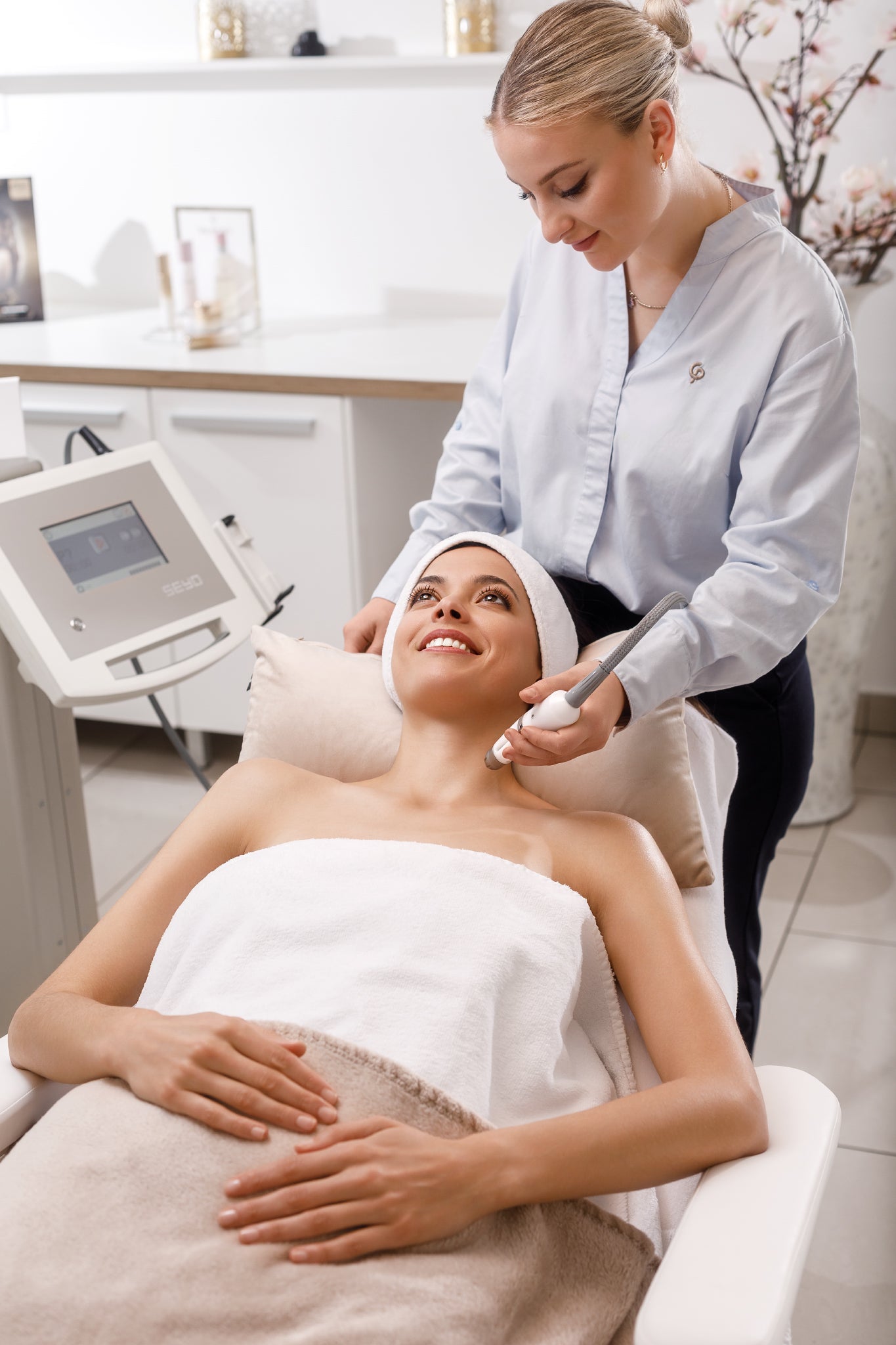TDA Behandlung bei Kundin im Kosmetikstudio CP-Praxis Bottmingen