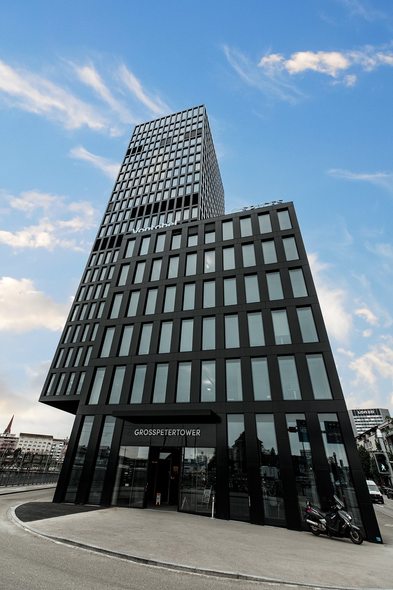 Grosspeter Tower Basel Eingang zu CP praxis