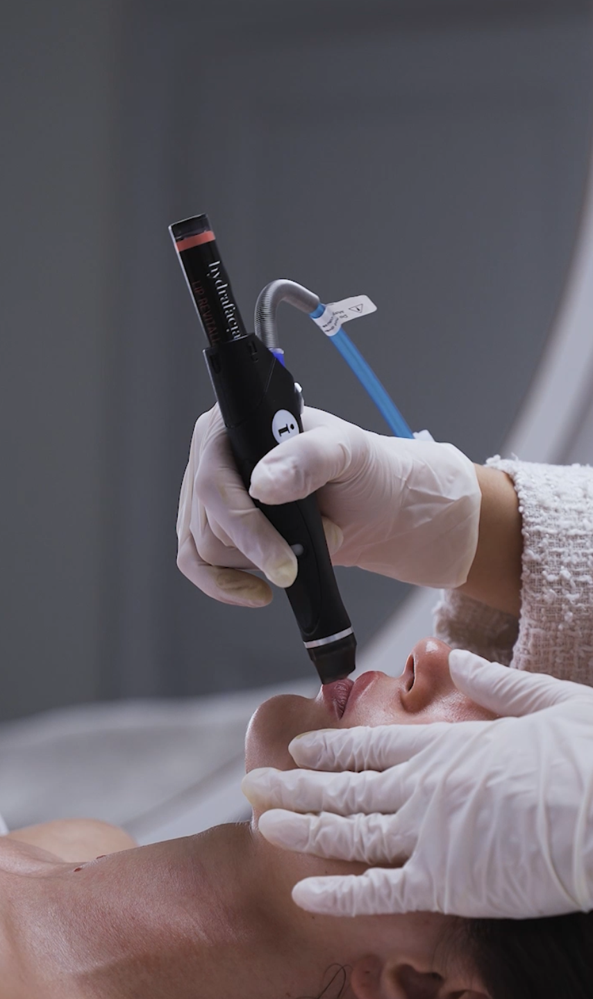 Hydrafacial® facial treatment in Basel for deep pore cleansing and skin hydration