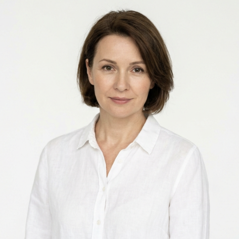Female client portrait for CP Praxis treatment review and testimonial in Basel