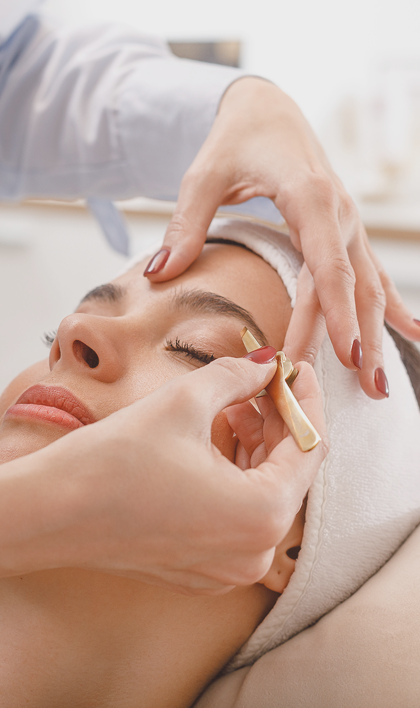 Professional electroepilation treatment at CP Praxis Basel and Bottmingen. EFZ-certified specialist performing Apilus xCell permanent hair removal.