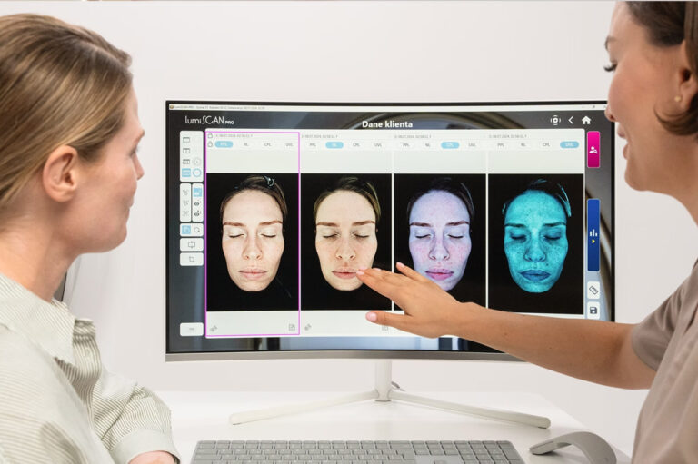 Magdalena Brügger explains the first visit and LumiScan Pro skin analysis at CP Praxis Basel