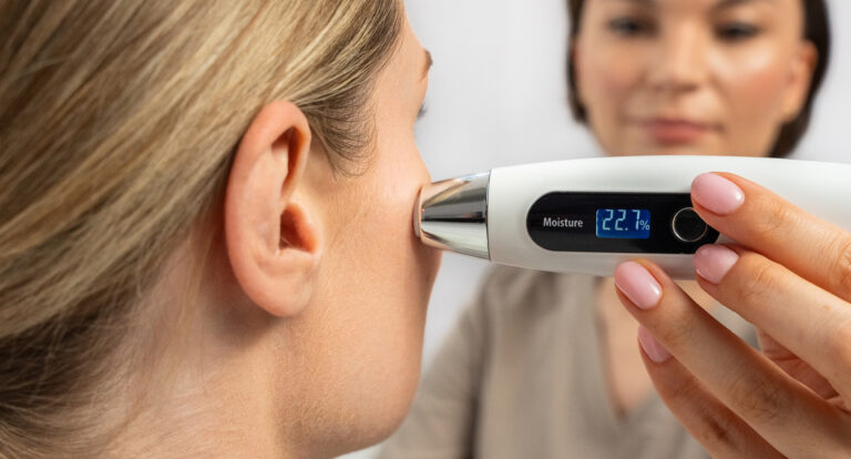 Skin hydration measurement during professional skin analysis
