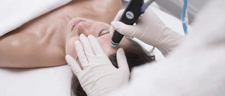 Hydrafacial® treatment procedure in Basel at CP Praxis for deep cleansing and skin hydration