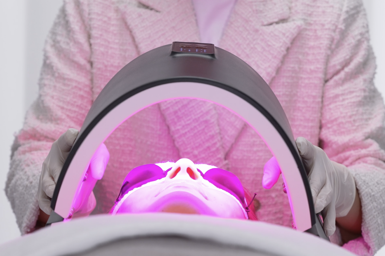 Hydrafacial® treatment with LED light therapy at CP Praxis Basel